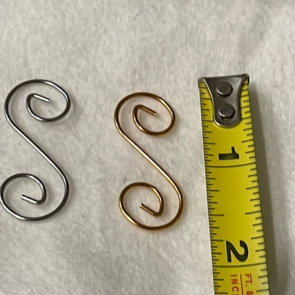 White OR Gold Stylized S-Hook Design
Clasp Extender$15 Each 🌸 NWOT🌸 - Picture 4 of 4